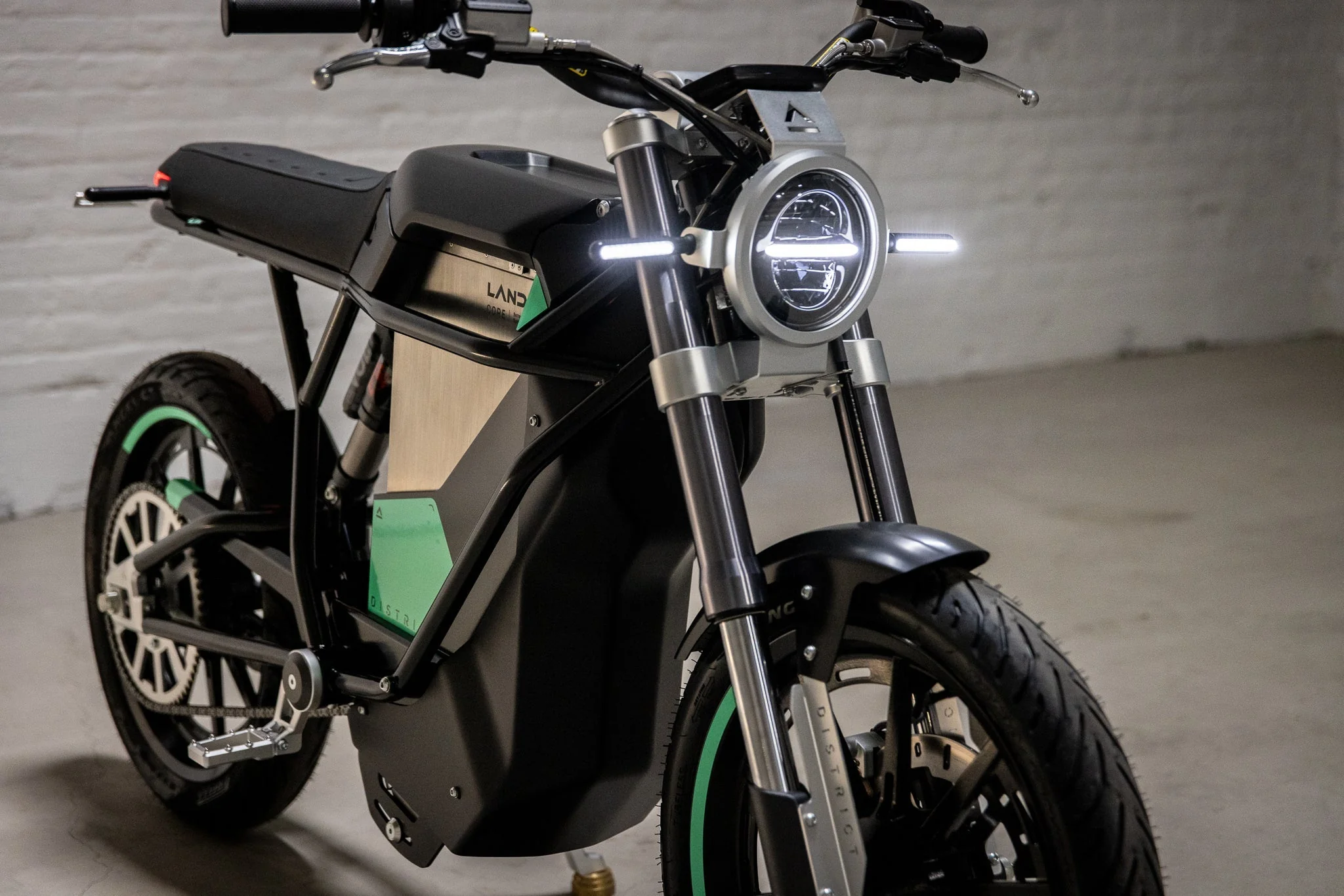 LAND District Street Motorcycle - Image 4